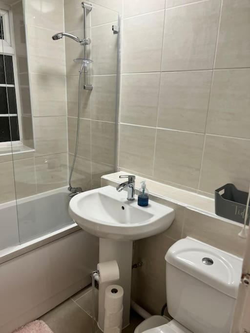 2 Bed Solihull Near Nec Airport, Jlr, Resort Wrld Exterior foto