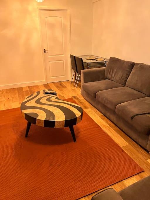 2 Bed Solihull Near Nec Airport, Jlr, Resort Wrld Exterior foto